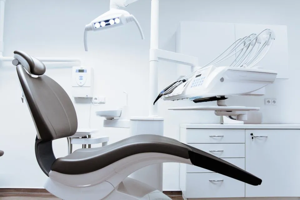 Beyaz Klinik muayene odası